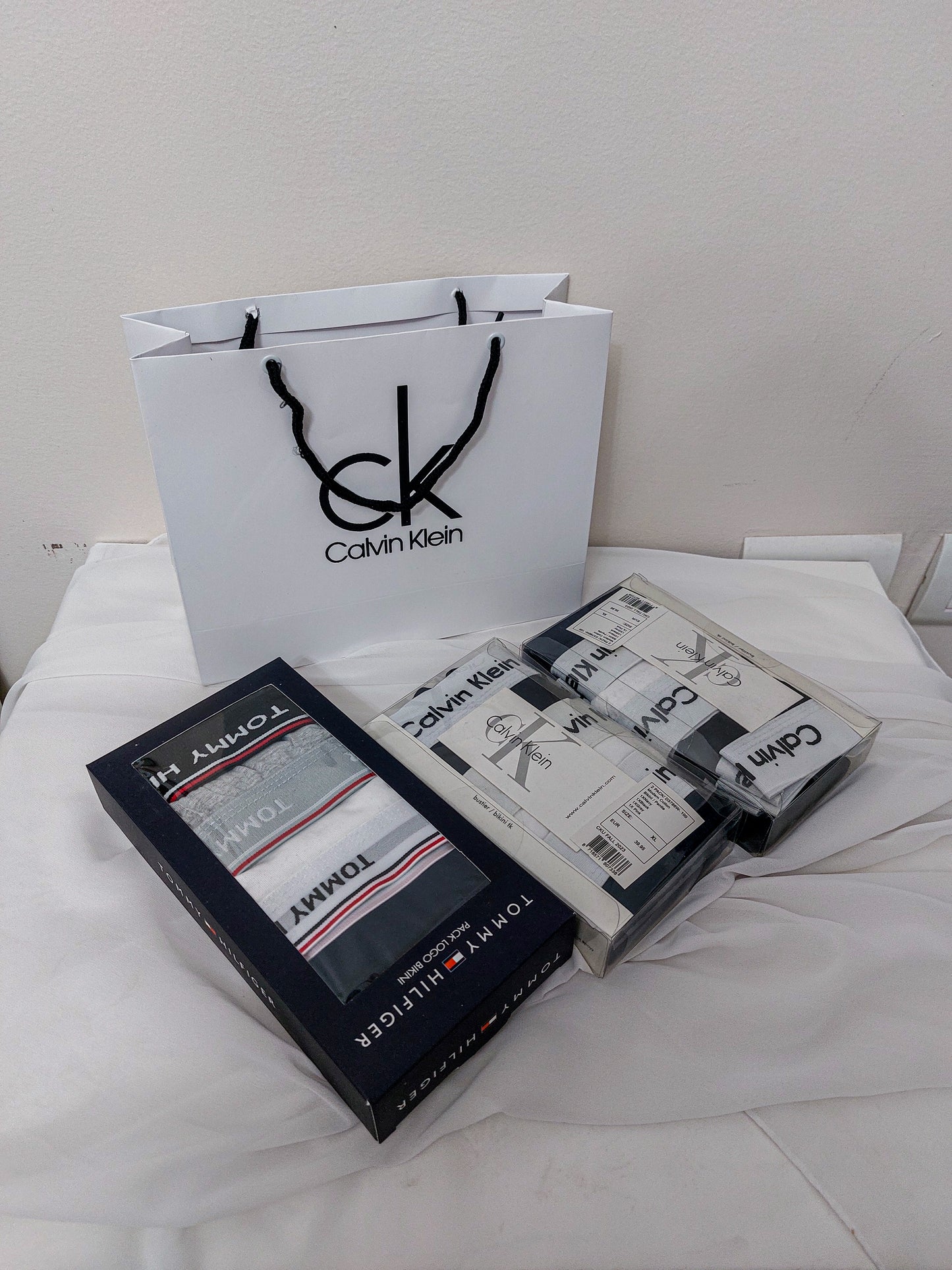 Triple offer 2 ck + 1 tommy For women ( حريمى ) +2 Bag 🛍 10 pieces ( قطع ١٠ )