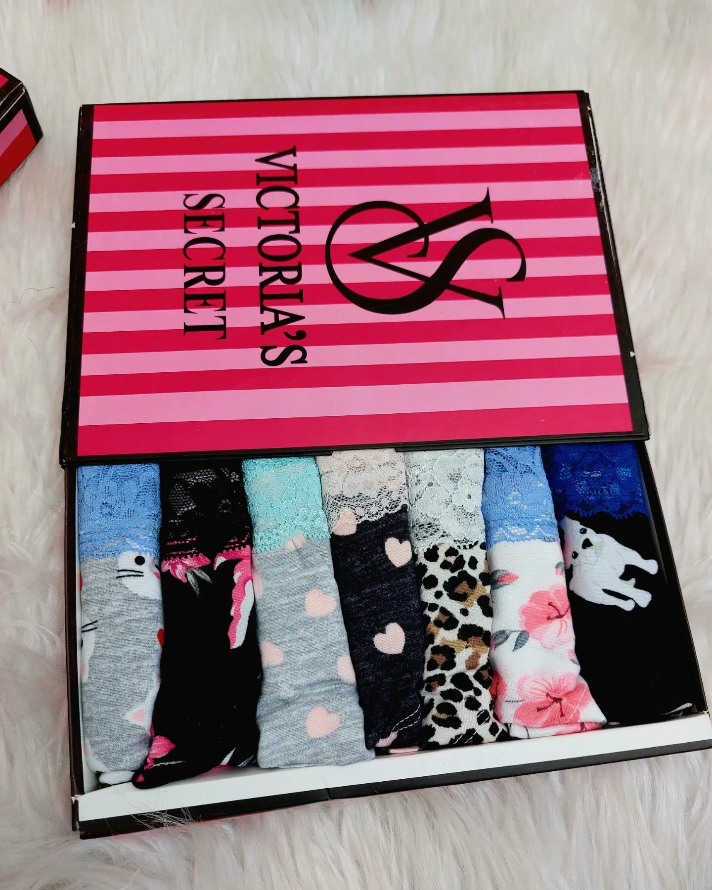 Victoria secret panties random patterns 💫 ( 7 pieces)