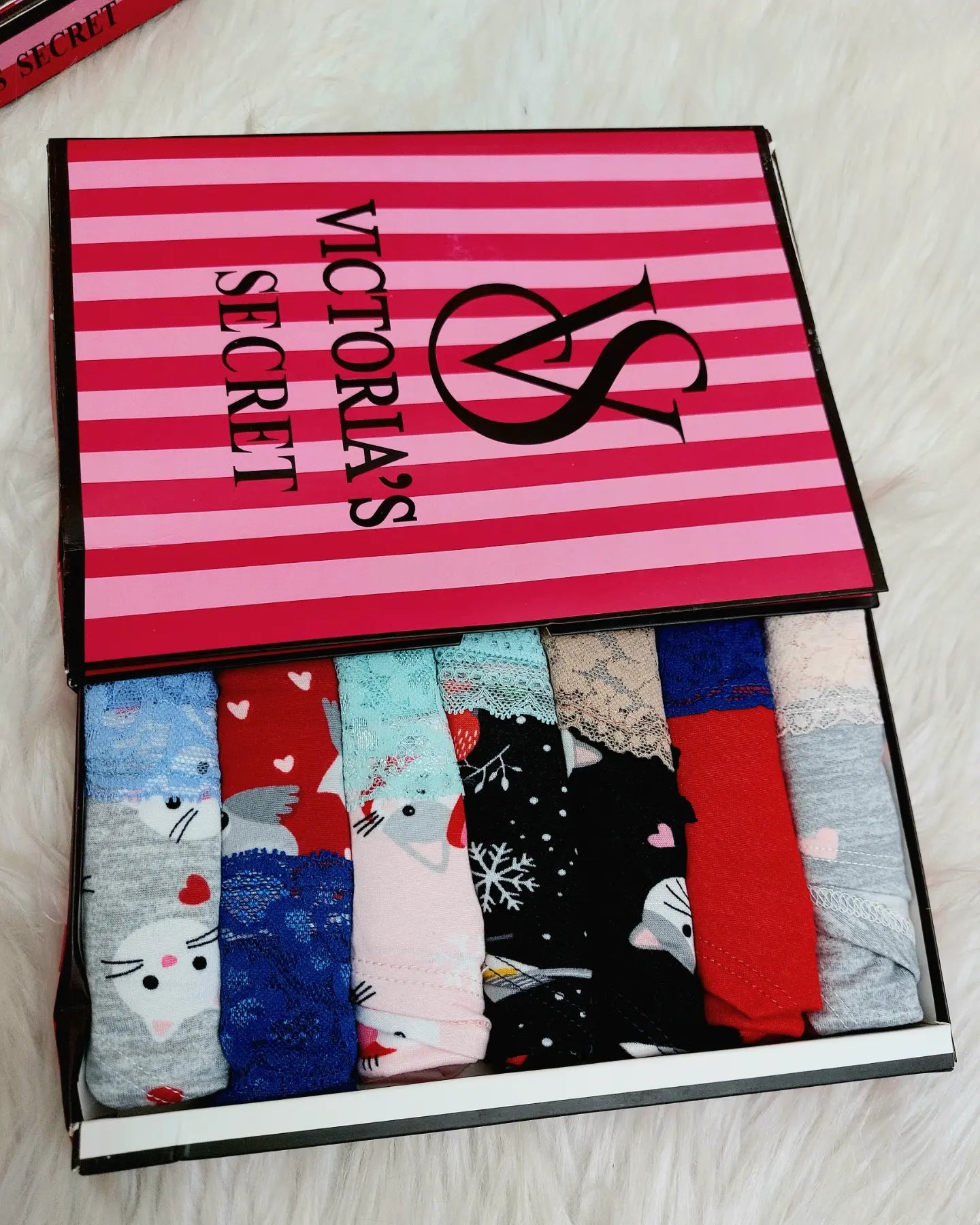 Victoria secret panties random patterns 💫 ( 7 pieces)